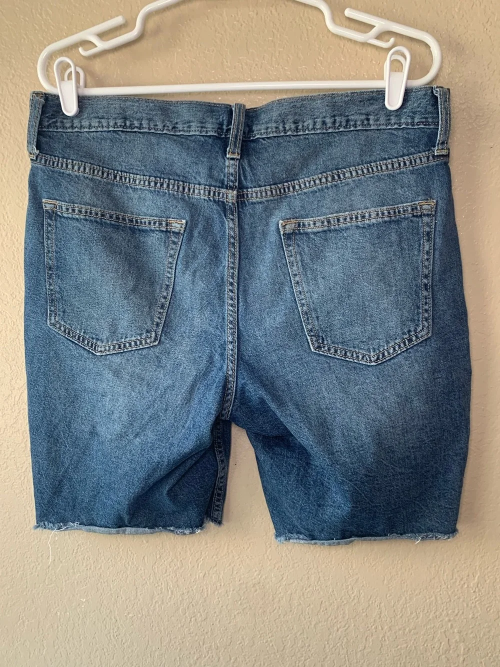 OLD NAVY Built-In Flex Raw Hem Denim Shorts Size 33”